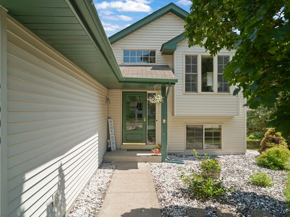 12399 Buchanan St NE, Blaine, MN 55434 – 4-bedroom rental in Blaine