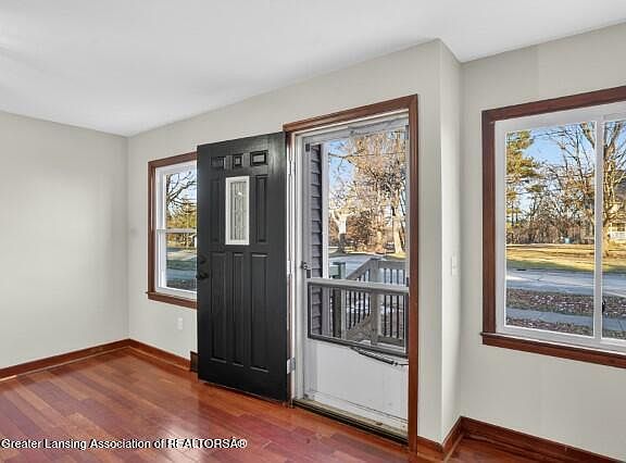 2nd image of 735 N Cochran Ave