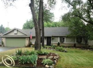 4865 Lindholm Dr, White Lake, MI