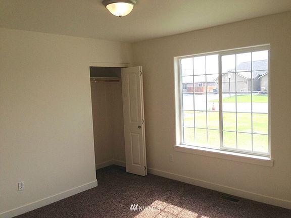3rd image of 388 Dandero Drive SE
