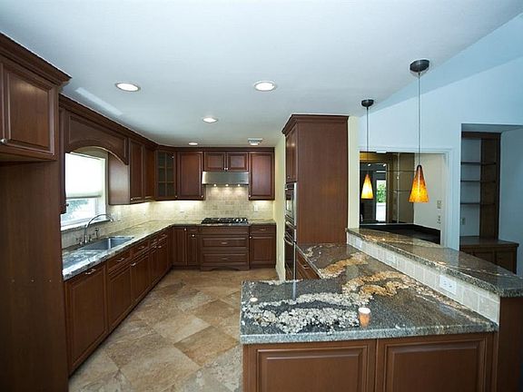 4th image of 12402 Rocky Knoll Dr