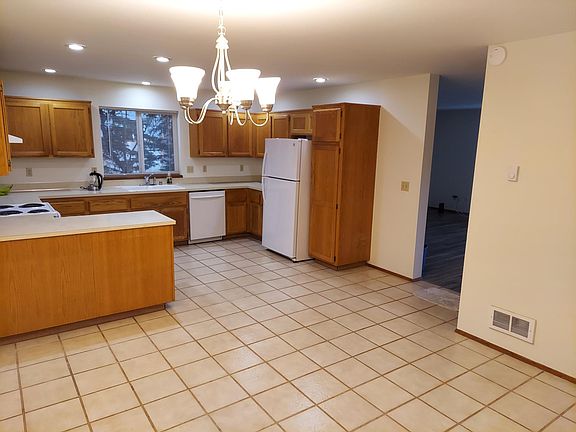 3rd image of 4289 Jackman St