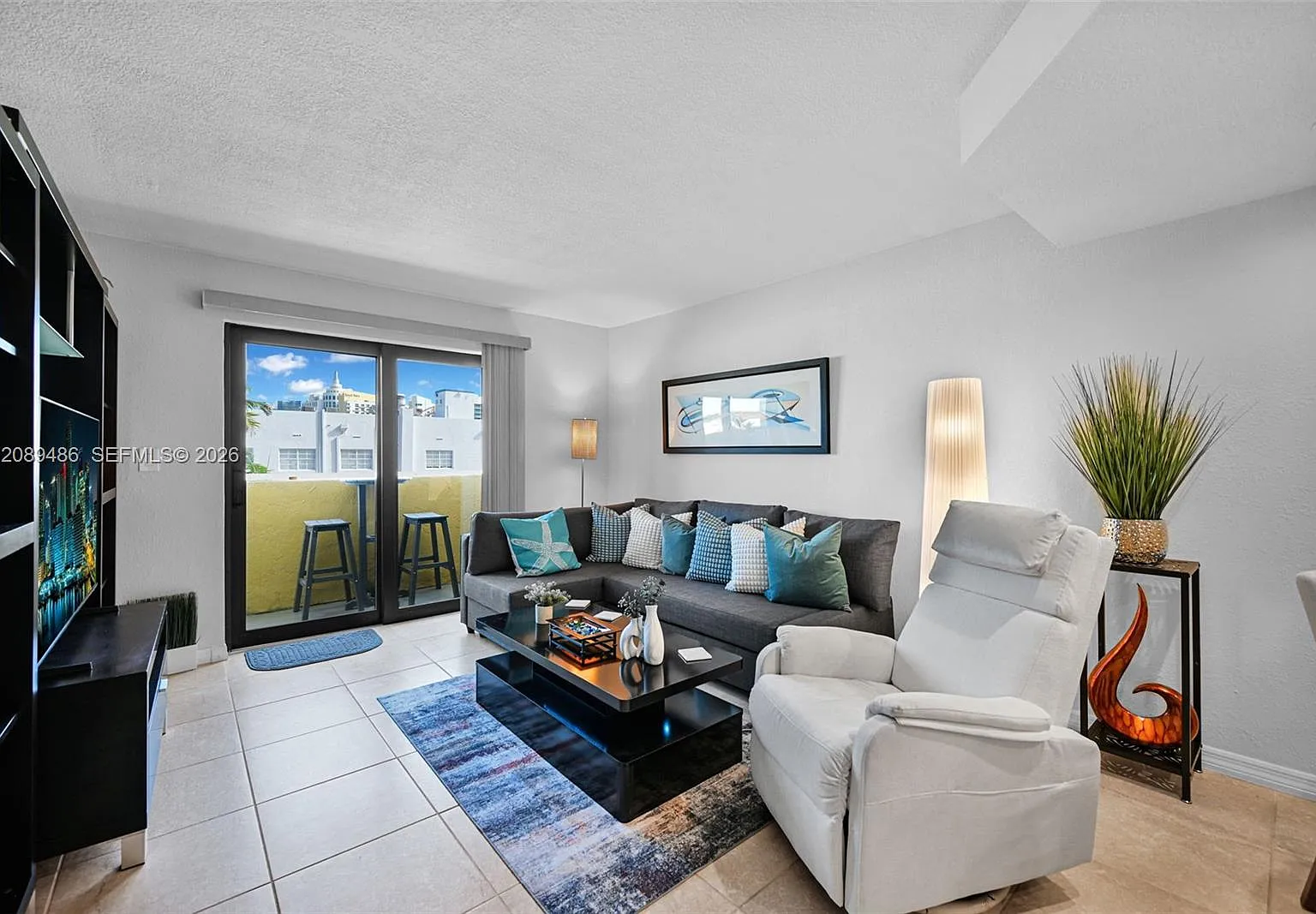 Collins Plaza Condo — Photo 4
