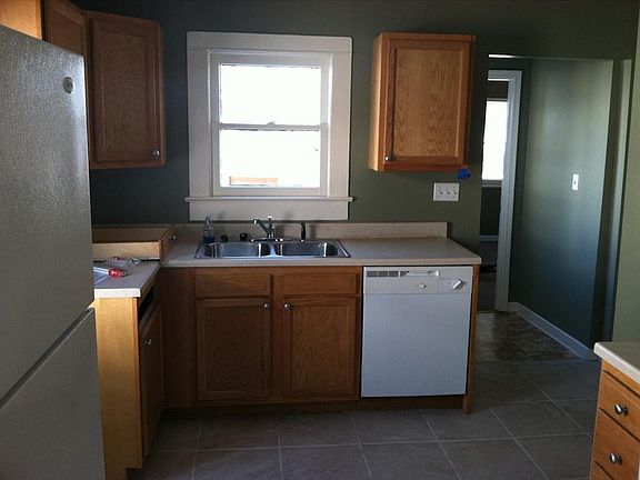 Kitchen updated with ceramic floor