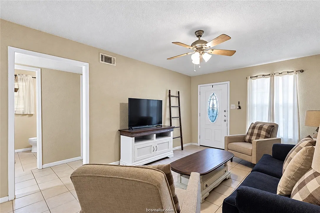 2 bed, 841 sqft, $1,135 — Photo 4