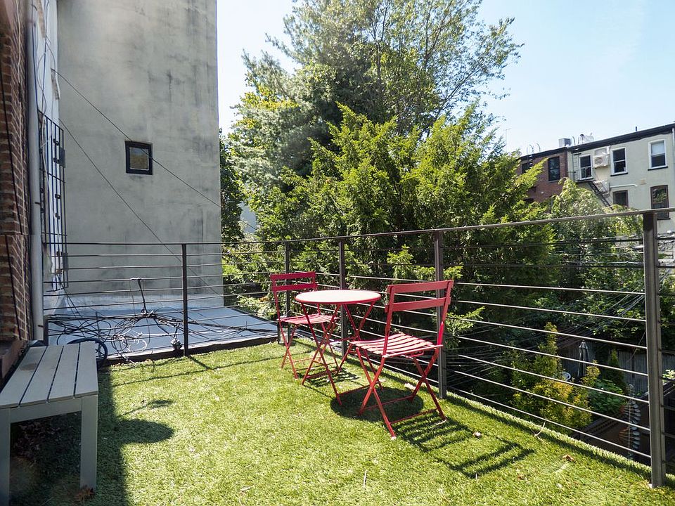 1st image of 320 Clermont Ave APT 2