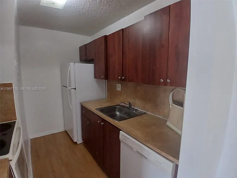 7405 SW 152nd Ave #202 — Photo 5