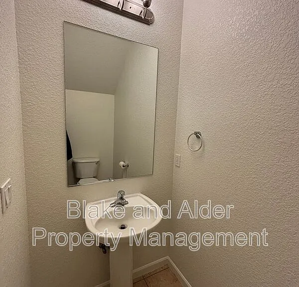345 Norway St NE — Photo 19