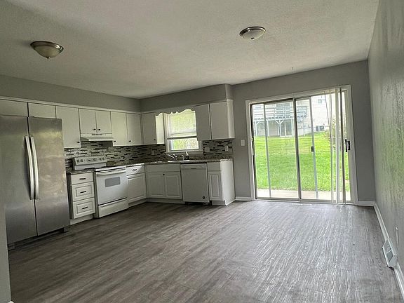 3rd image of 8519 W 78th St
