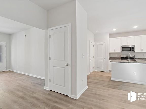 4th image of 621 East St