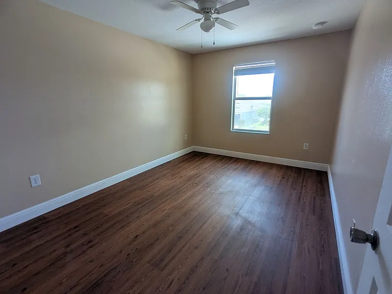 1628 Strathmore Cir — Photo 23