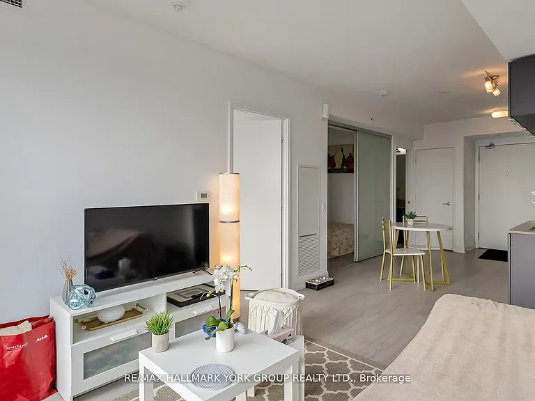 181 Dundas St E #5206 — Photo 4