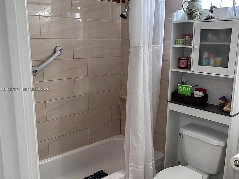 2050 NE 140th St #12 — Photo 3