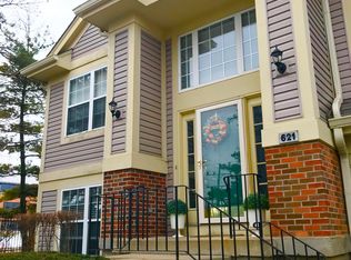 621 Stone Brook Ct, Elk Grove Village, IL 60007