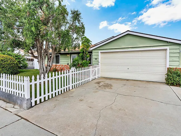3020 Governor Dr — Photo 2