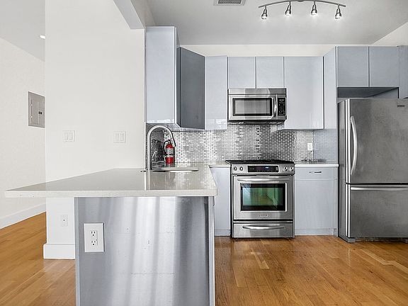 4th image of 170 Putnam Ave #A