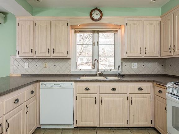 3rd image of 359 Greenville Ave