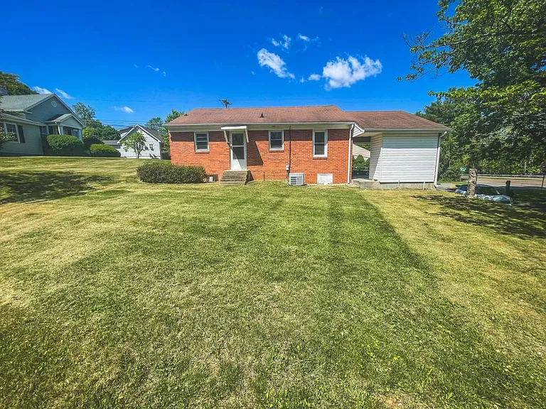 700 W Cedar St — Photo 19