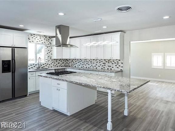 2nd image of 4005 Esmeralda Ave