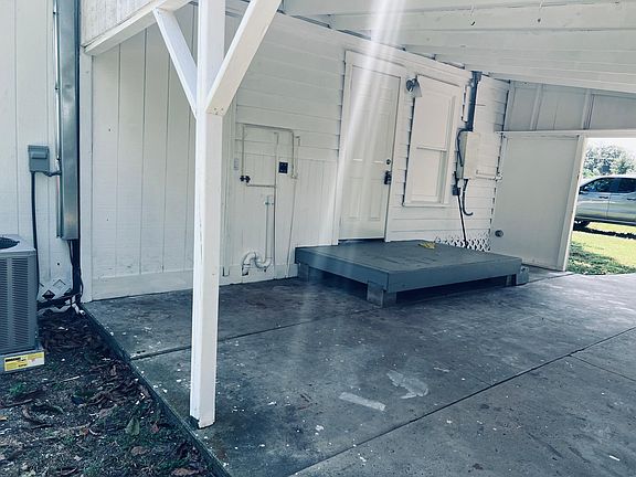4th image of 947 2nd St SE