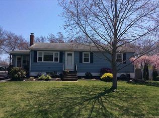 108 Houston Dr, Warwick, RI 02886