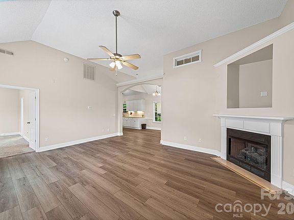 4th image of 4046 Navajo Ct