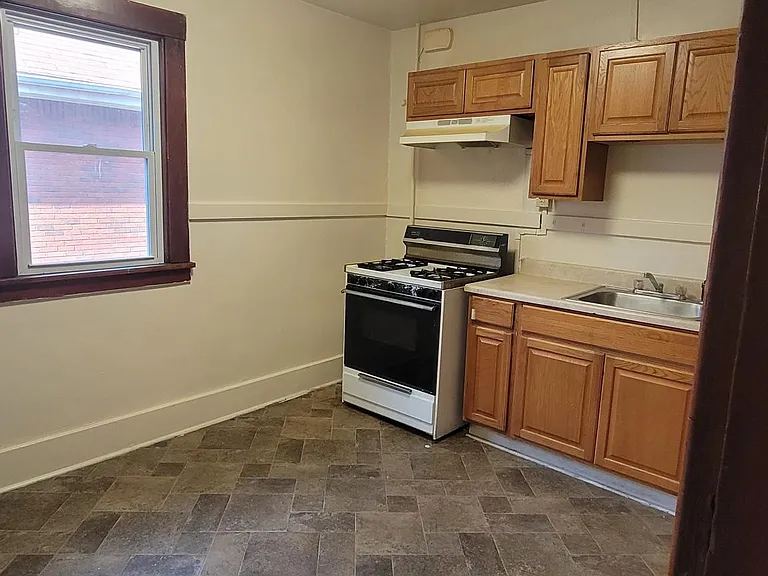 539 Parsells Ave #4 — Photo 2