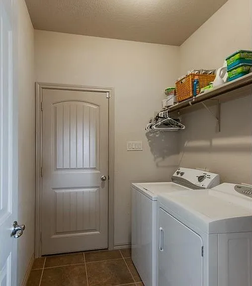 4624 Lazy Oaks St — Photo 6