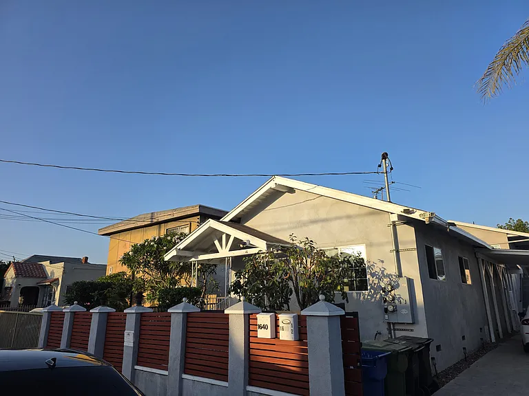 1638 S Berendo St — Photo 10