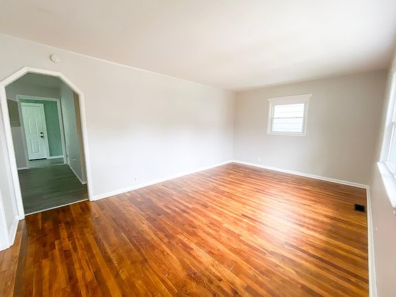 3rd image of 1310 Lawton Ave