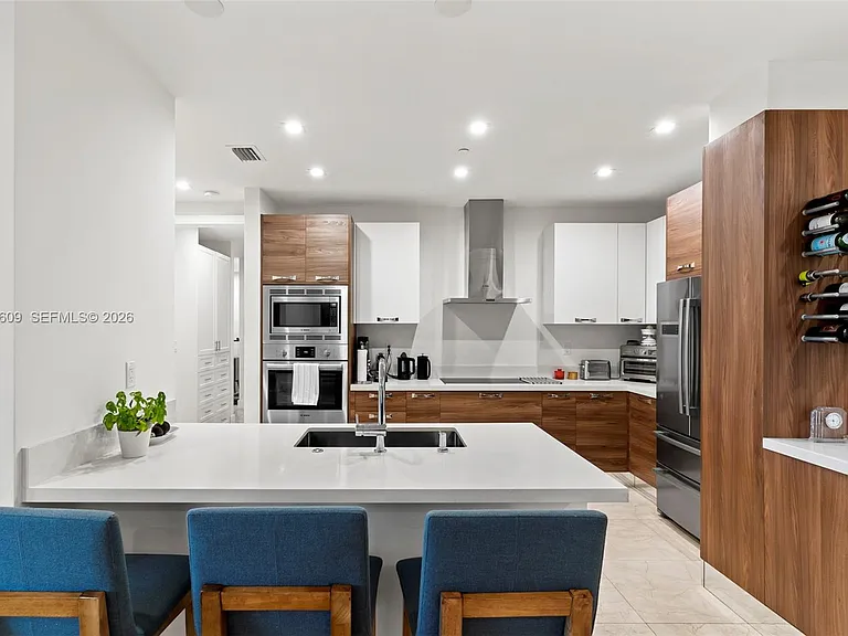 718 Valencia Ave #307 — Photo 7