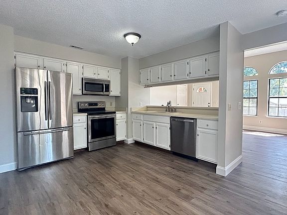 3rd image of 4052 N Abington Ct