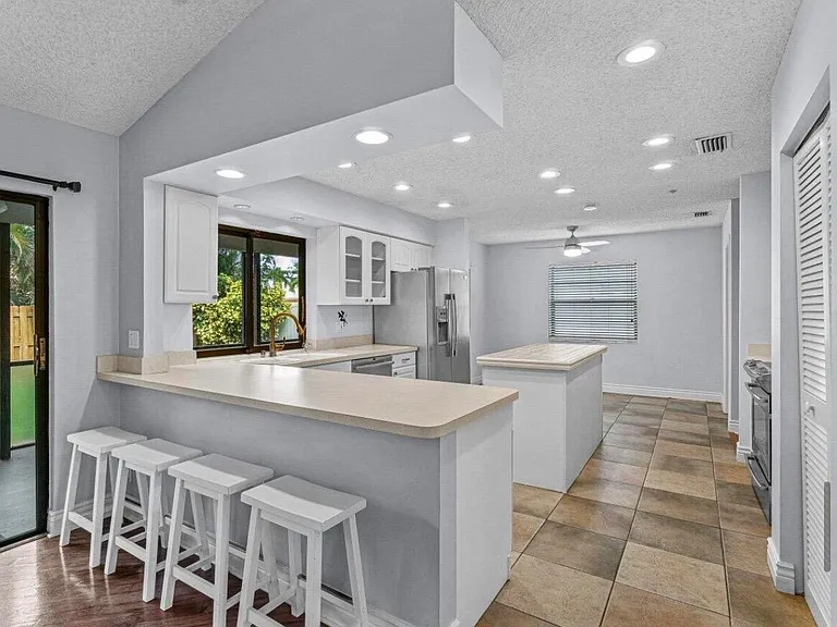 6875 Calle Del Paz S — Photo 2
