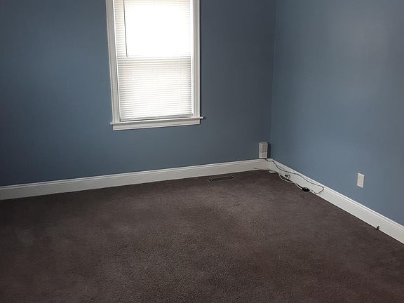 3rd image of 18346 Beechwood St