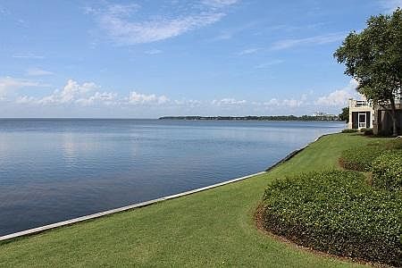 5th image of 971 Northshore Dr