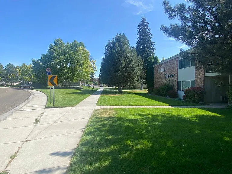 401 S Holly St — Photo 29