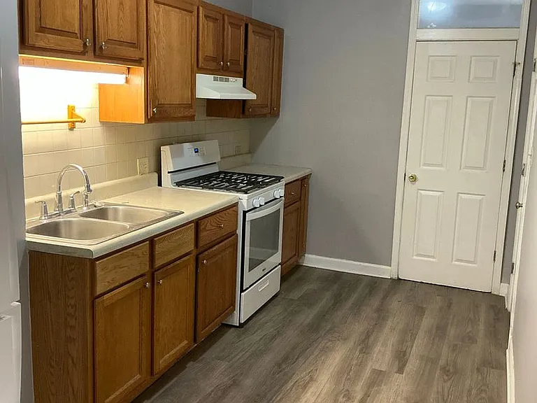 8004 S Evans Ave — Photo 2