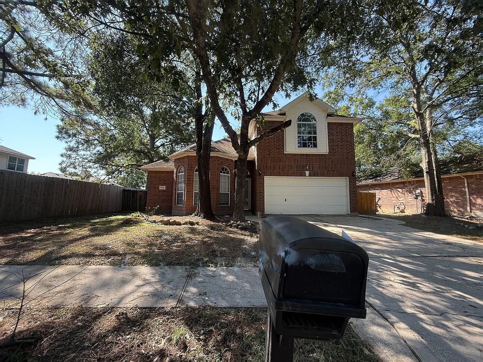 4 bed, 2.5 bath, 1965 sqft, $2,000 — Photo 1