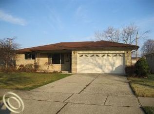 11631 Canterbury Dr, Warren, MI