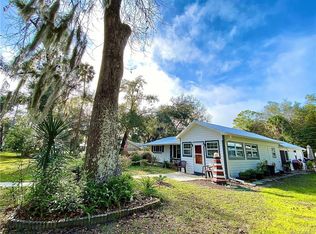 5212 Riverside Dr, Yankeetown, FL 34498