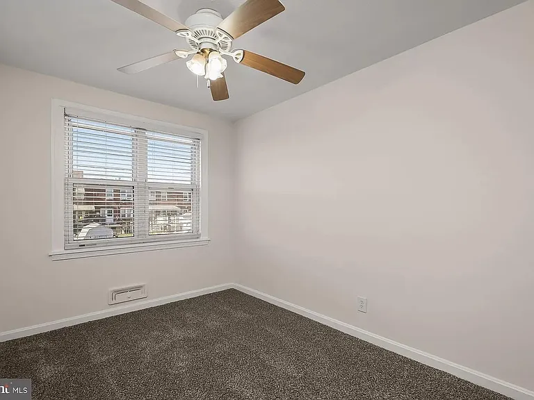 708 Umbra St — Photo 12