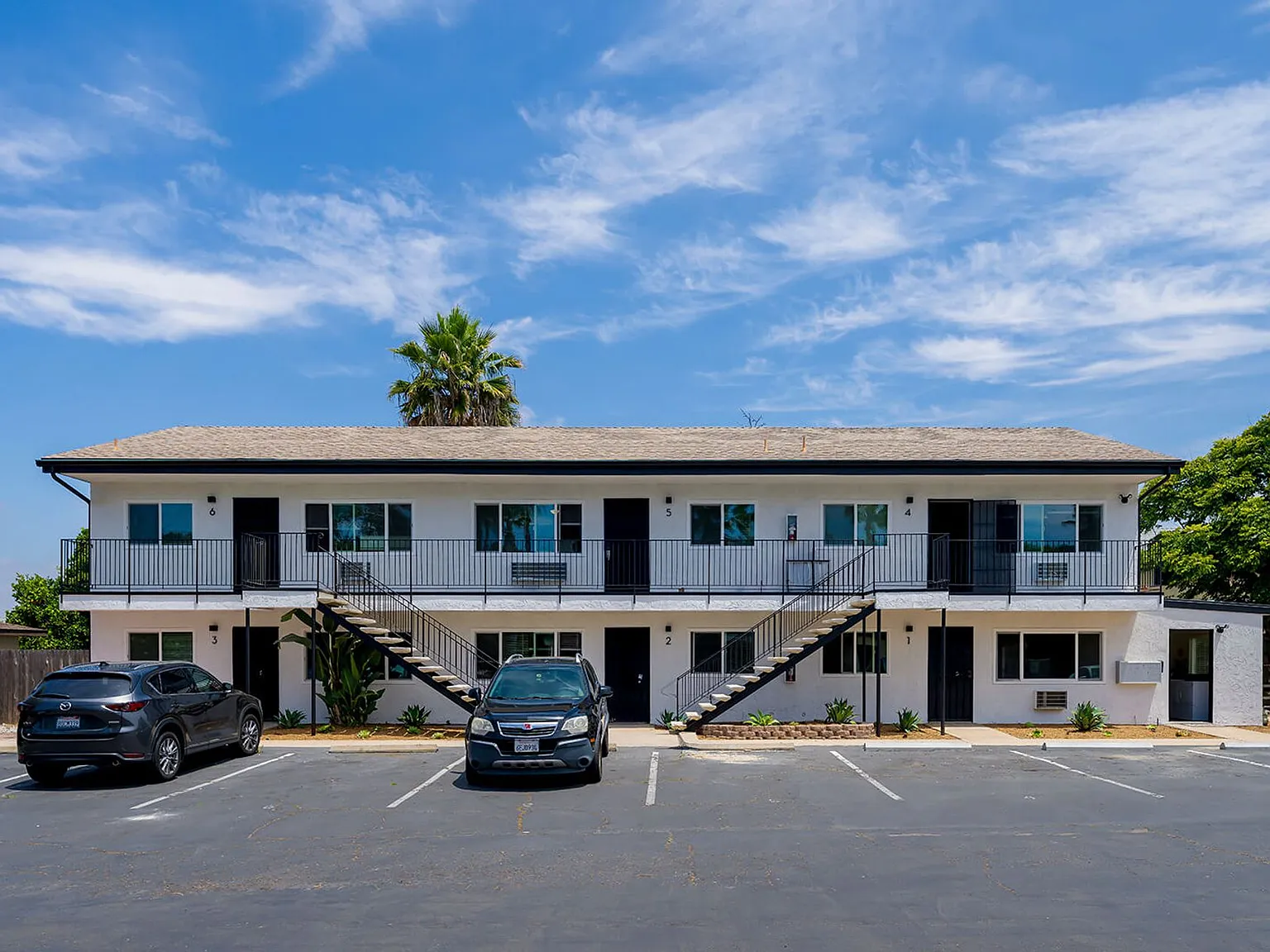 Lone Palm Terrace — Photo 1