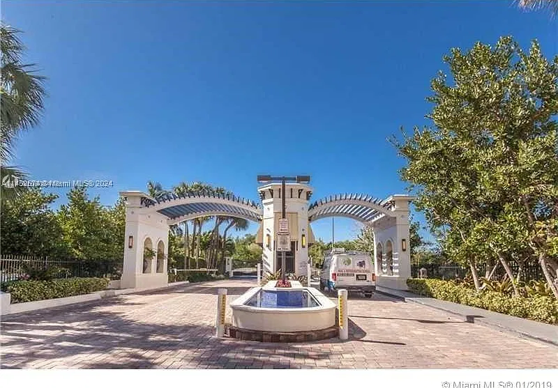 412 Poinciana Dr — Photo 4
