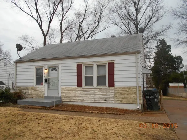 8008 Blueberry Ln, Saint Louis, MO 63134