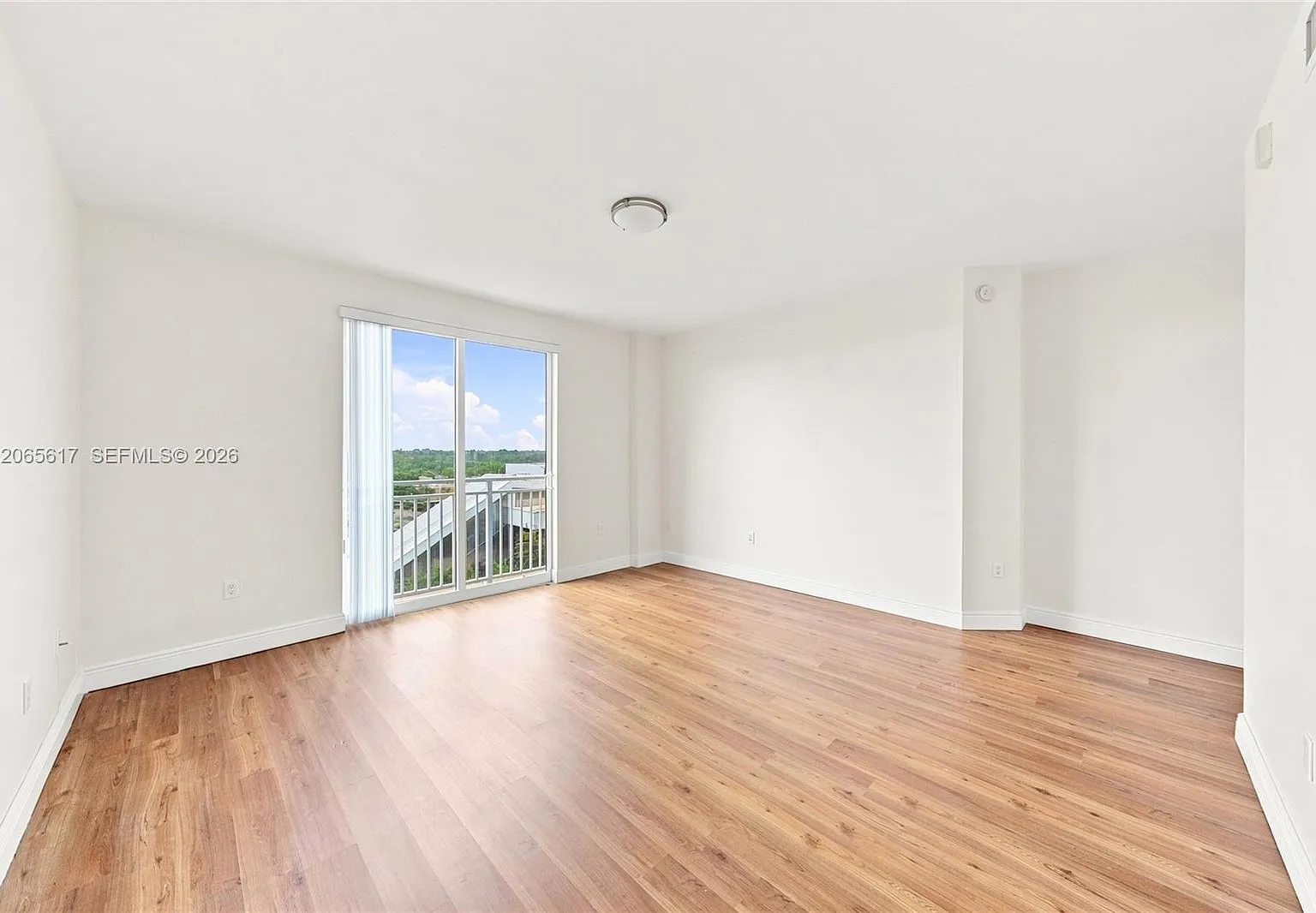 Downtown Dadeland Condo N — Photo 3