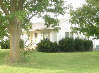 205 W Main St, La Prairie, IL 62346