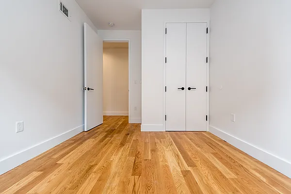 Rented by Nooklyn NYC LLC | media 127