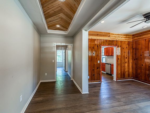 3rd image of 536 Peronneau St #B