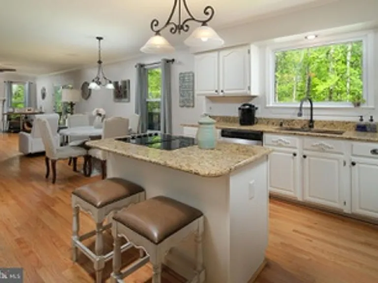 391 Windermere Dr — Photo 8