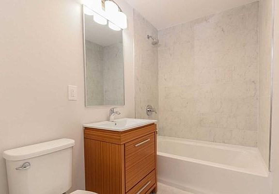Pristine Full Bath